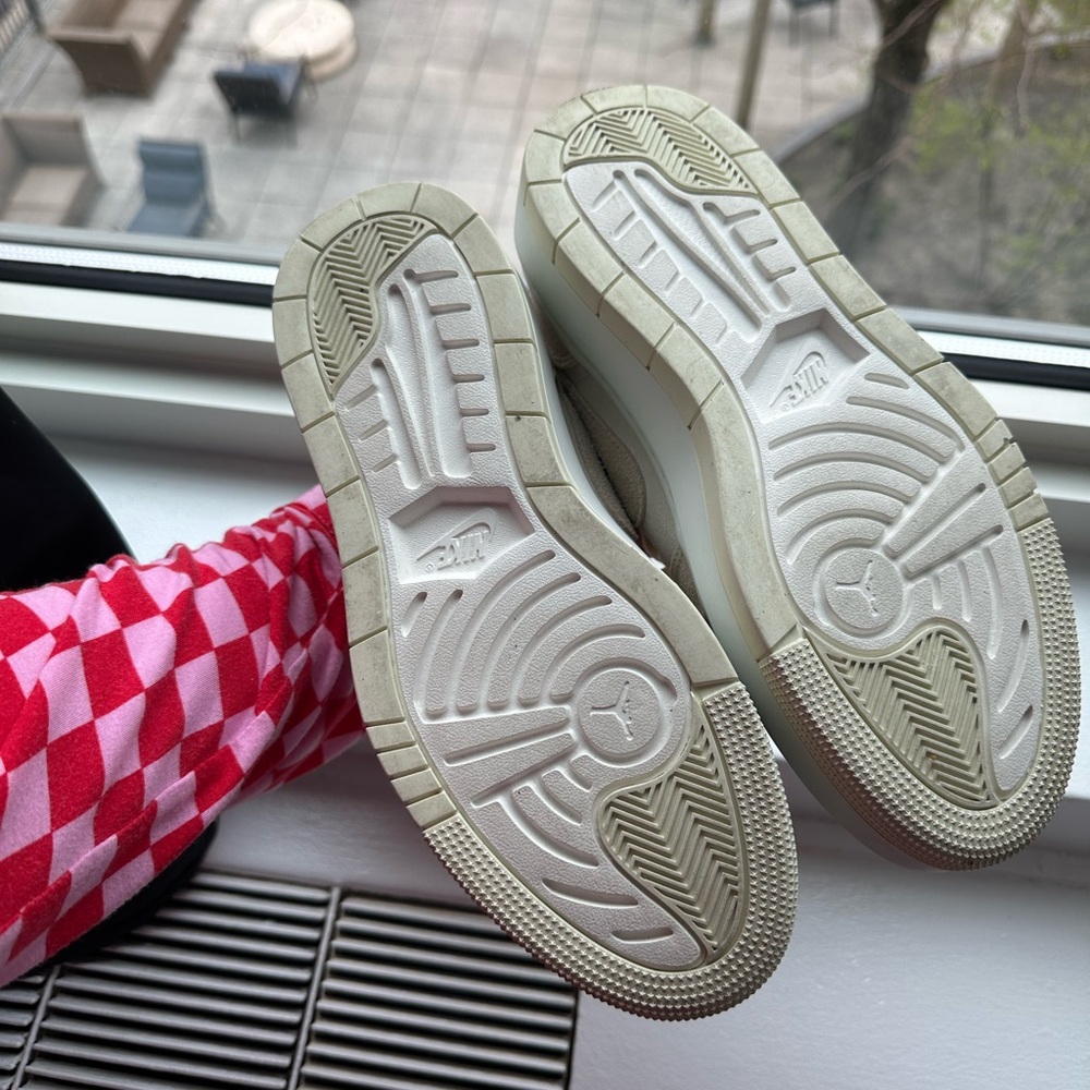 Women’s Jordan 1 low elevate - Picture 4 of 5